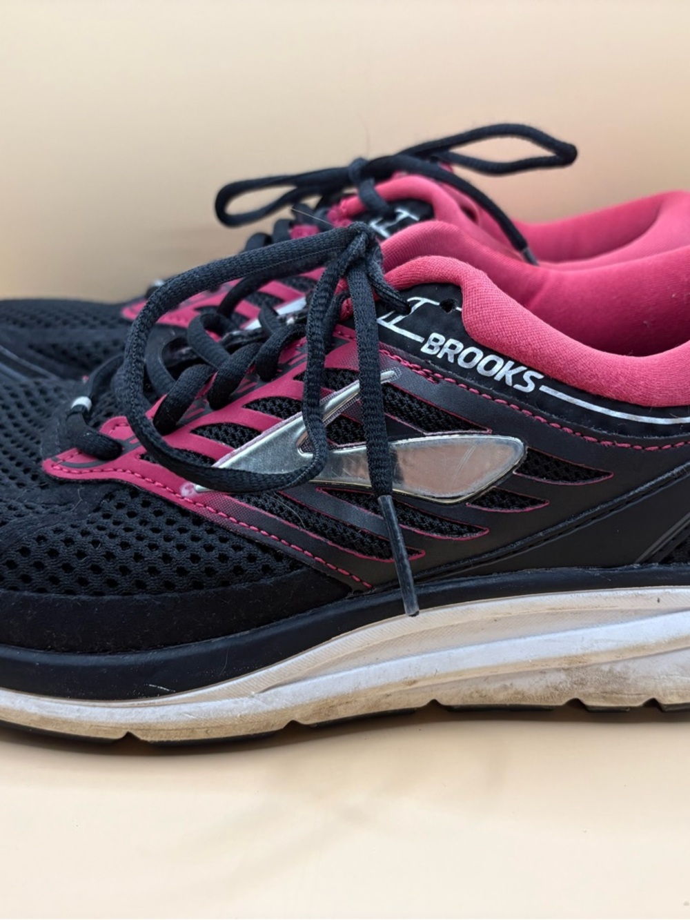 Brooks Women's Addiction 13 Running Shoes Black/Pink Size 9.5 Medium B